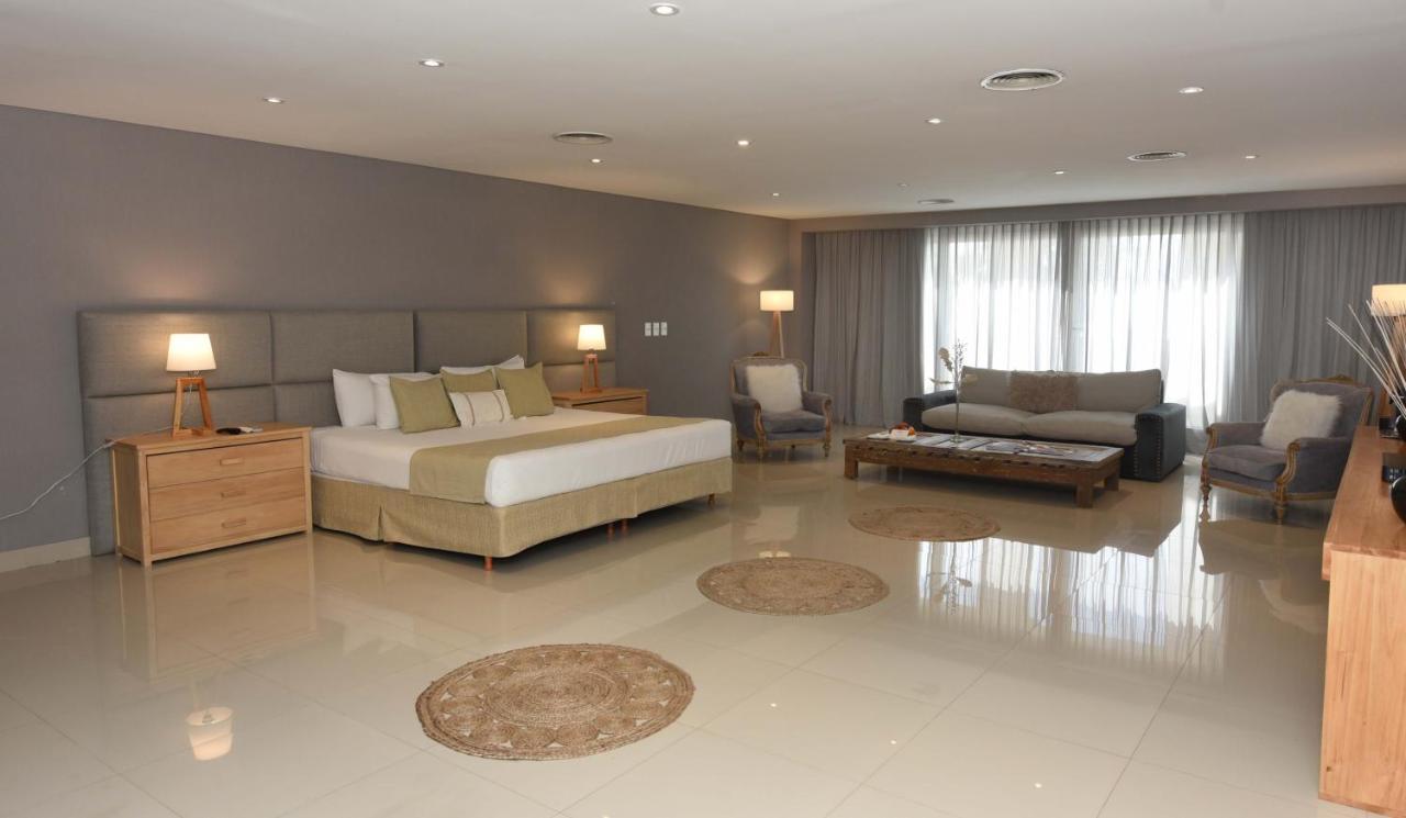 Howard Johnson Resort & Convention Center Ezeiza Exterior foto