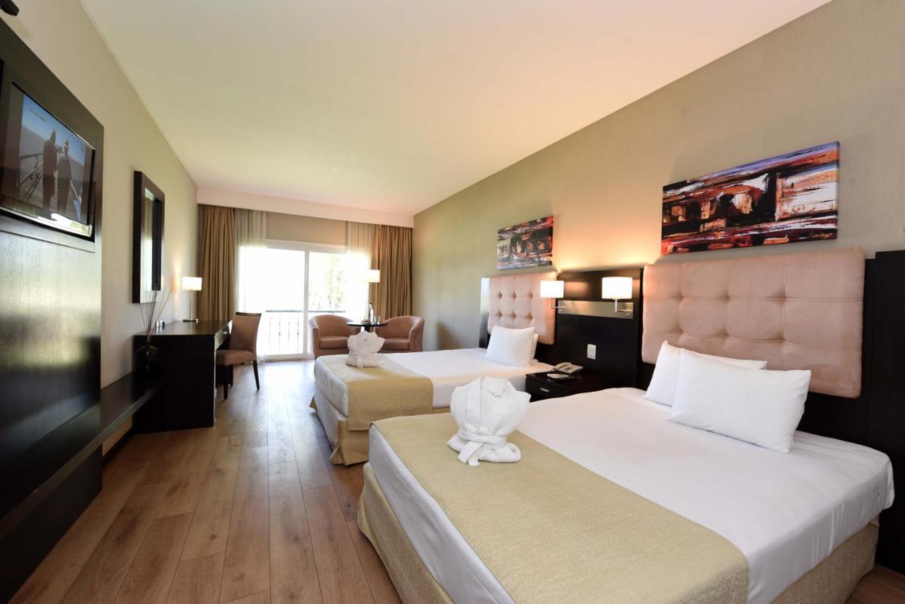 Howard Johnson Resort & Convention Center Ezeiza Exterior foto
