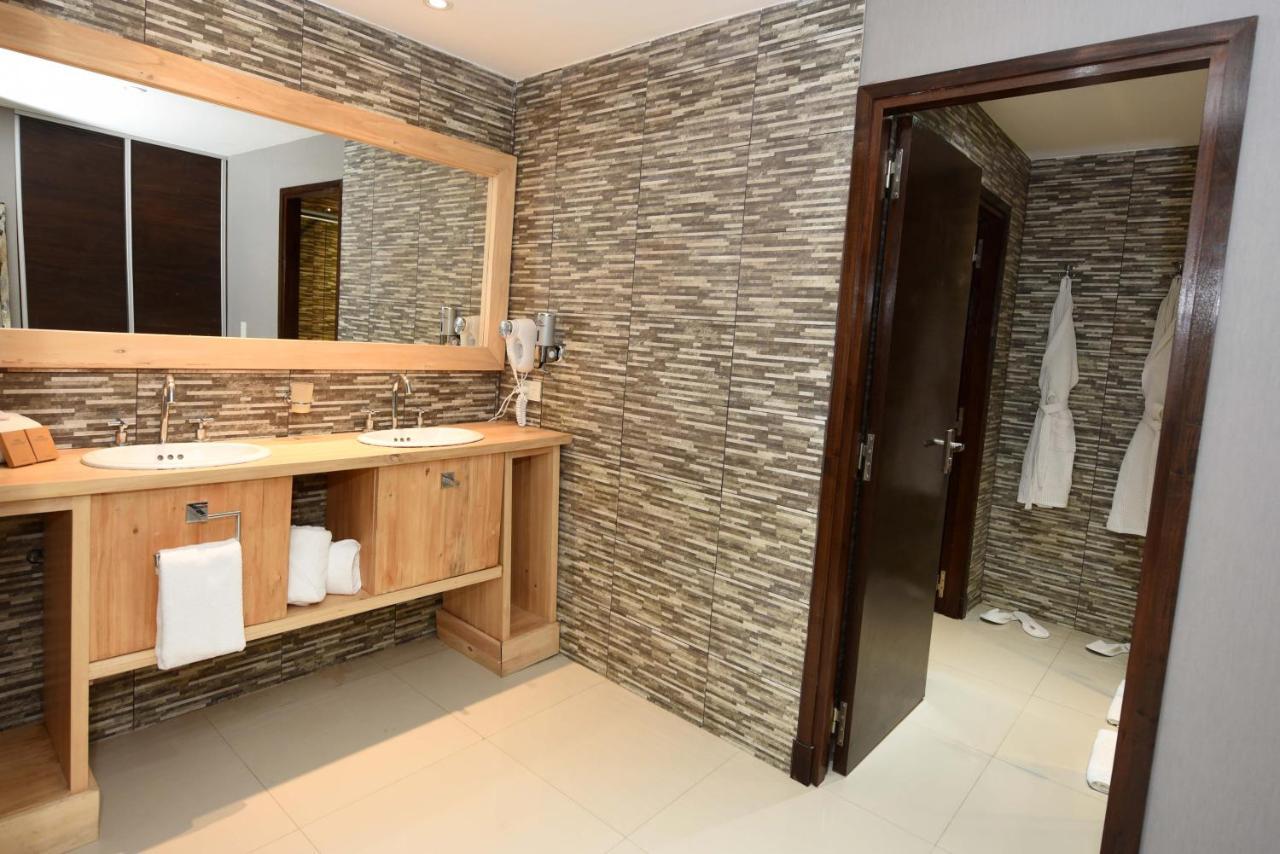 Howard Johnson Resort & Convention Center Ezeiza Exterior foto