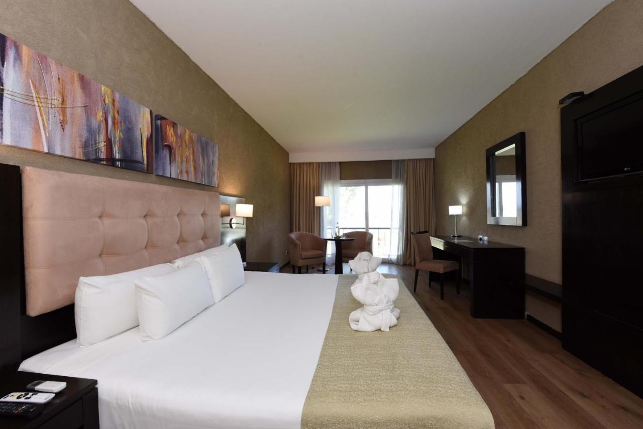 Howard Johnson Resort & Convention Center Ezeiza Exterior foto