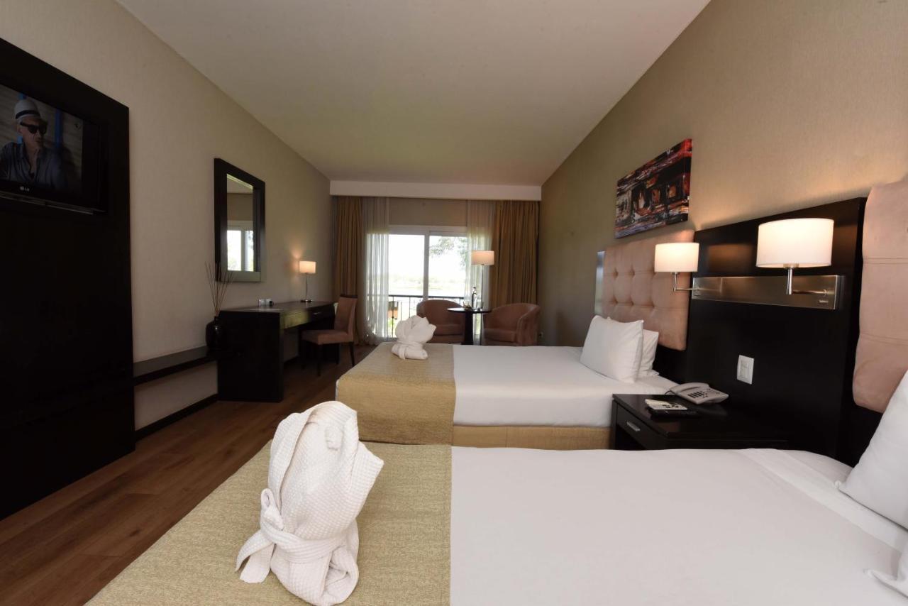 Howard Johnson Resort & Convention Center Ezeiza Exterior foto