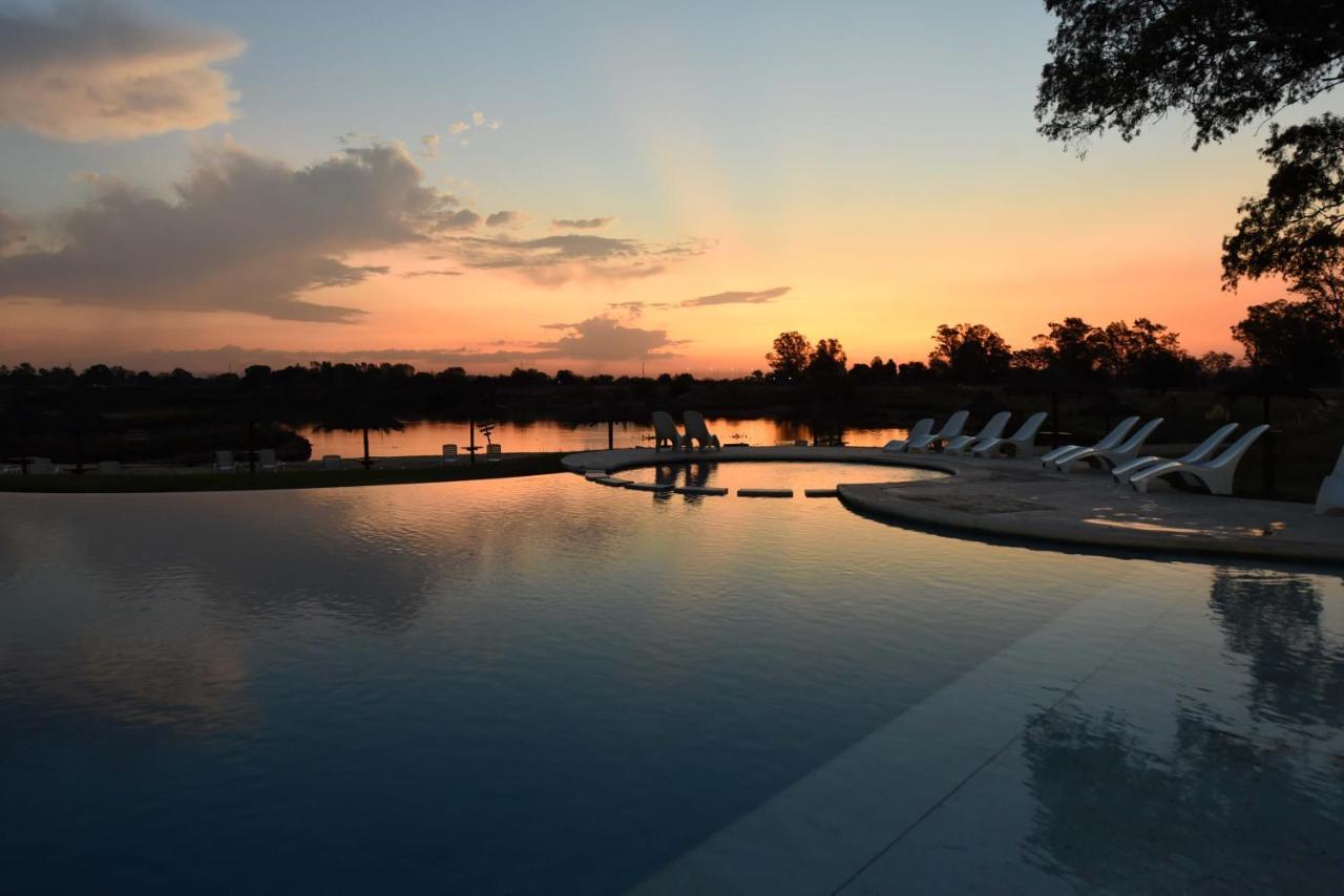 Howard Johnson Resort & Convention Center Ezeiza Exterior foto