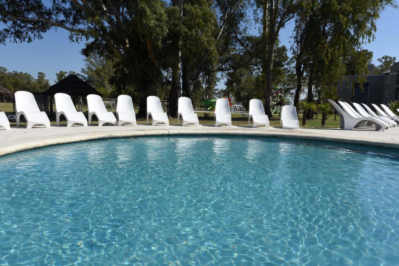 Howard Johnson Resort & Convention Center Ezeiza Exterior foto