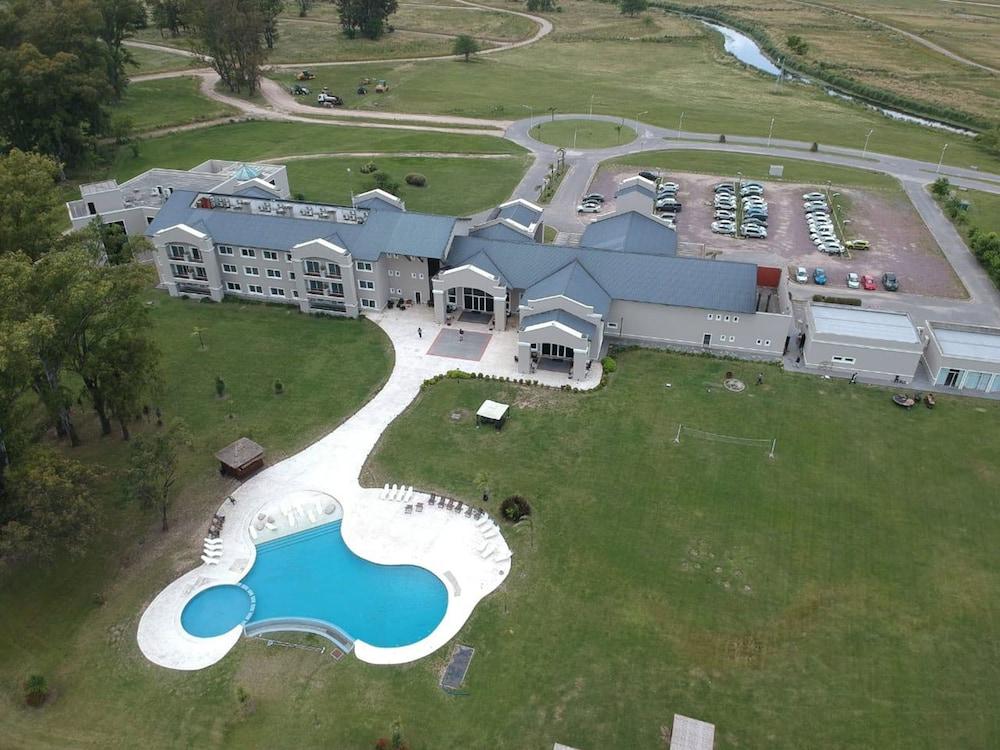 Howard Johnson Resort & Convention Center Ezeiza Exterior foto