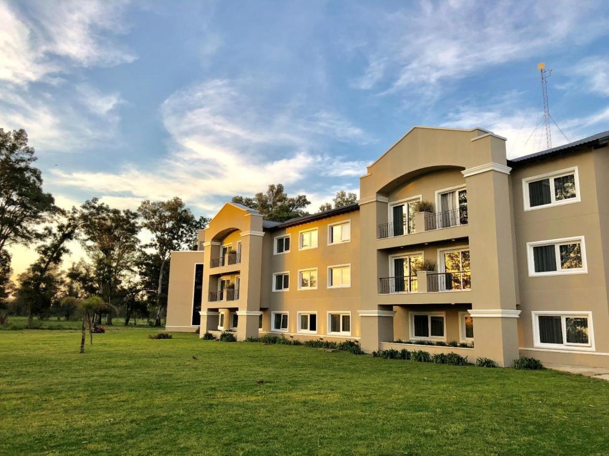 Howard Johnson Resort & Convention Center Ezeiza Exterior foto