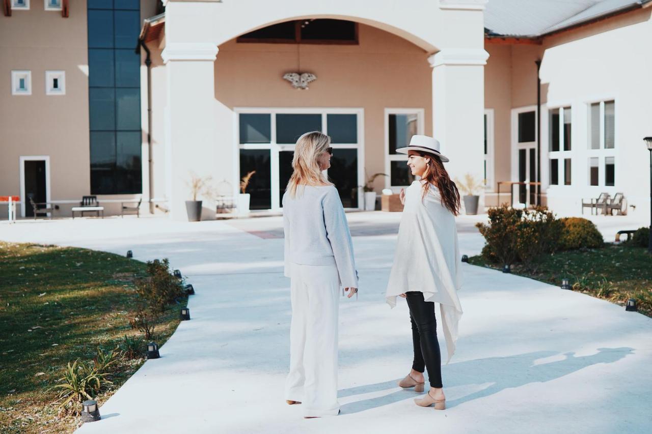 Howard Johnson Resort & Convention Center Ezeiza Exterior foto