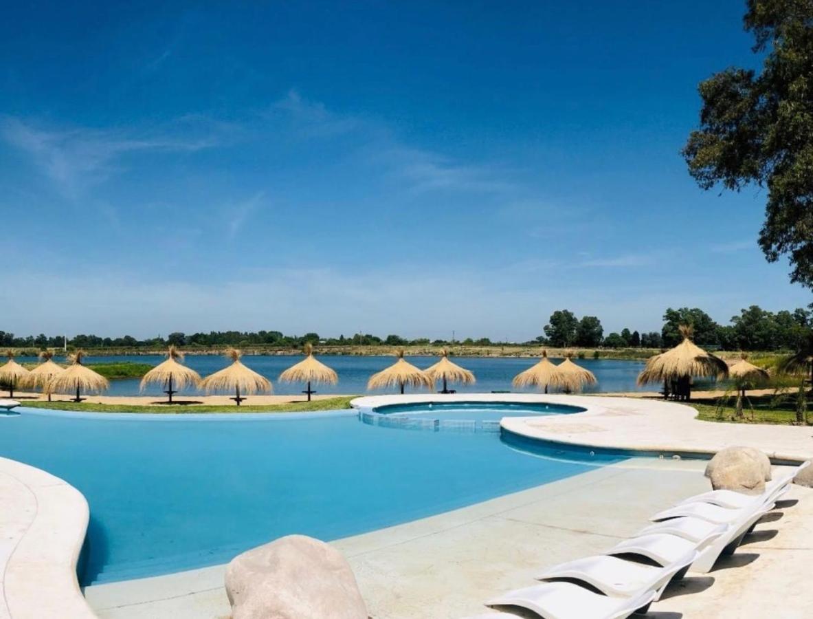 Howard Johnson Resort & Convention Center Ezeiza Exterior foto